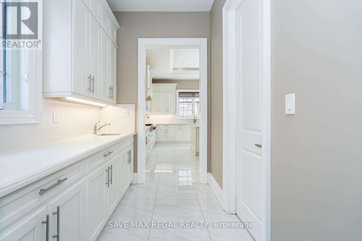 Photo 10 of 376 Torrey Pines Road, Vaughan ON
