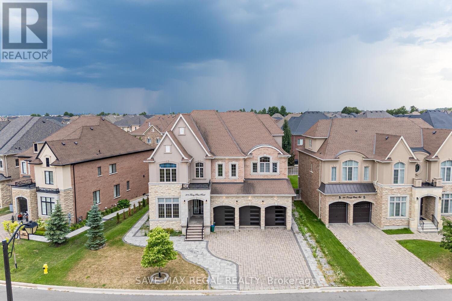 Photo 2 of 376 Torrey Pines Road, Vaughan ON