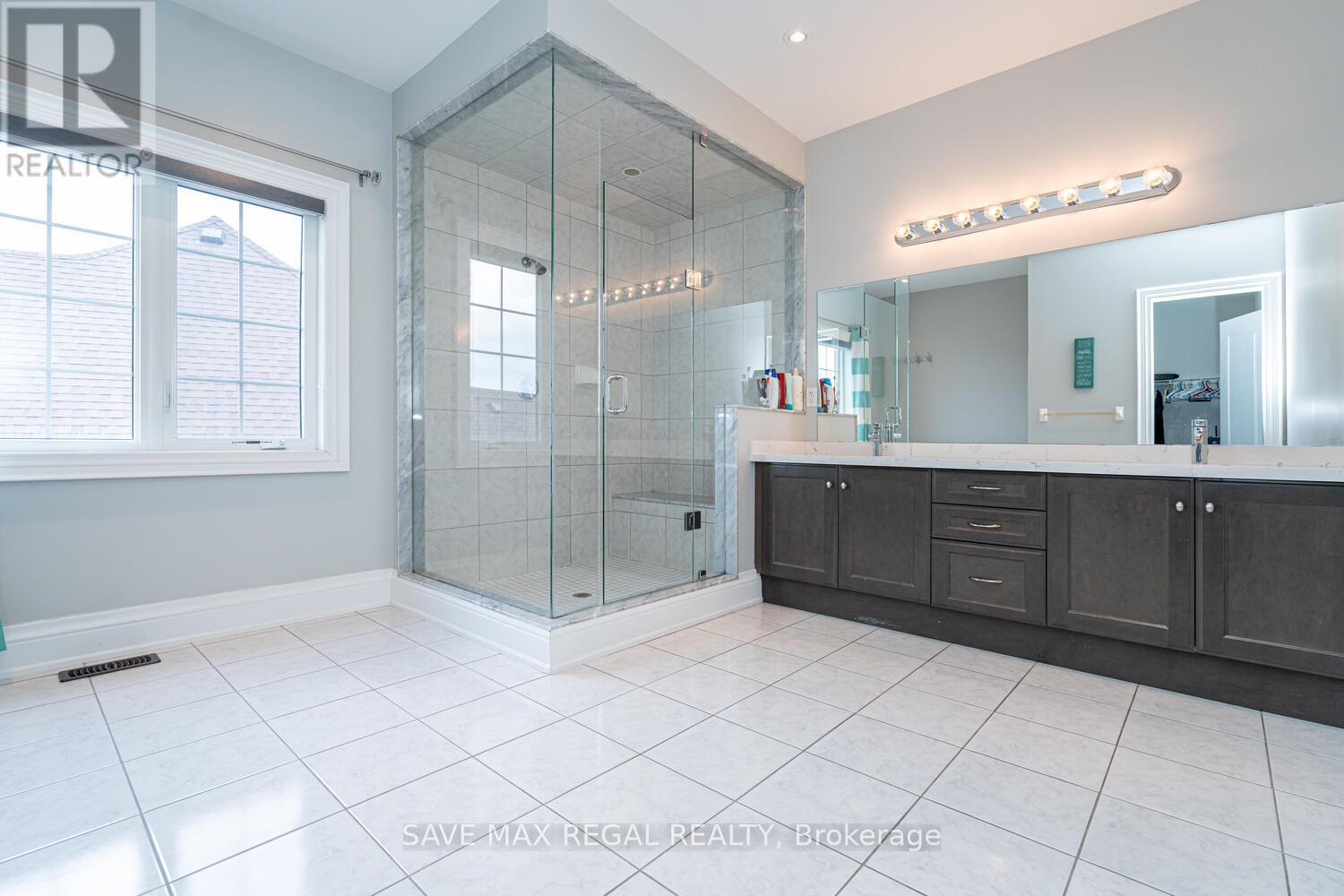 Photo 21 of 376 Torrey Pines Road, Vaughan ON