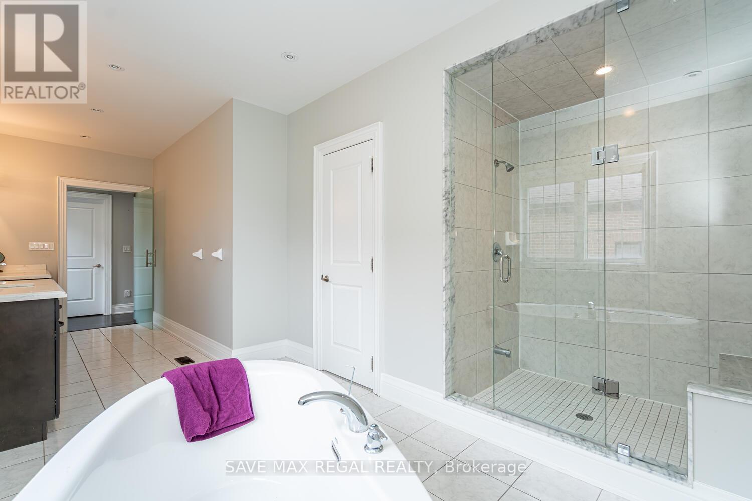 Photo 37 of 376 Torrey Pines Road, Vaughan ON