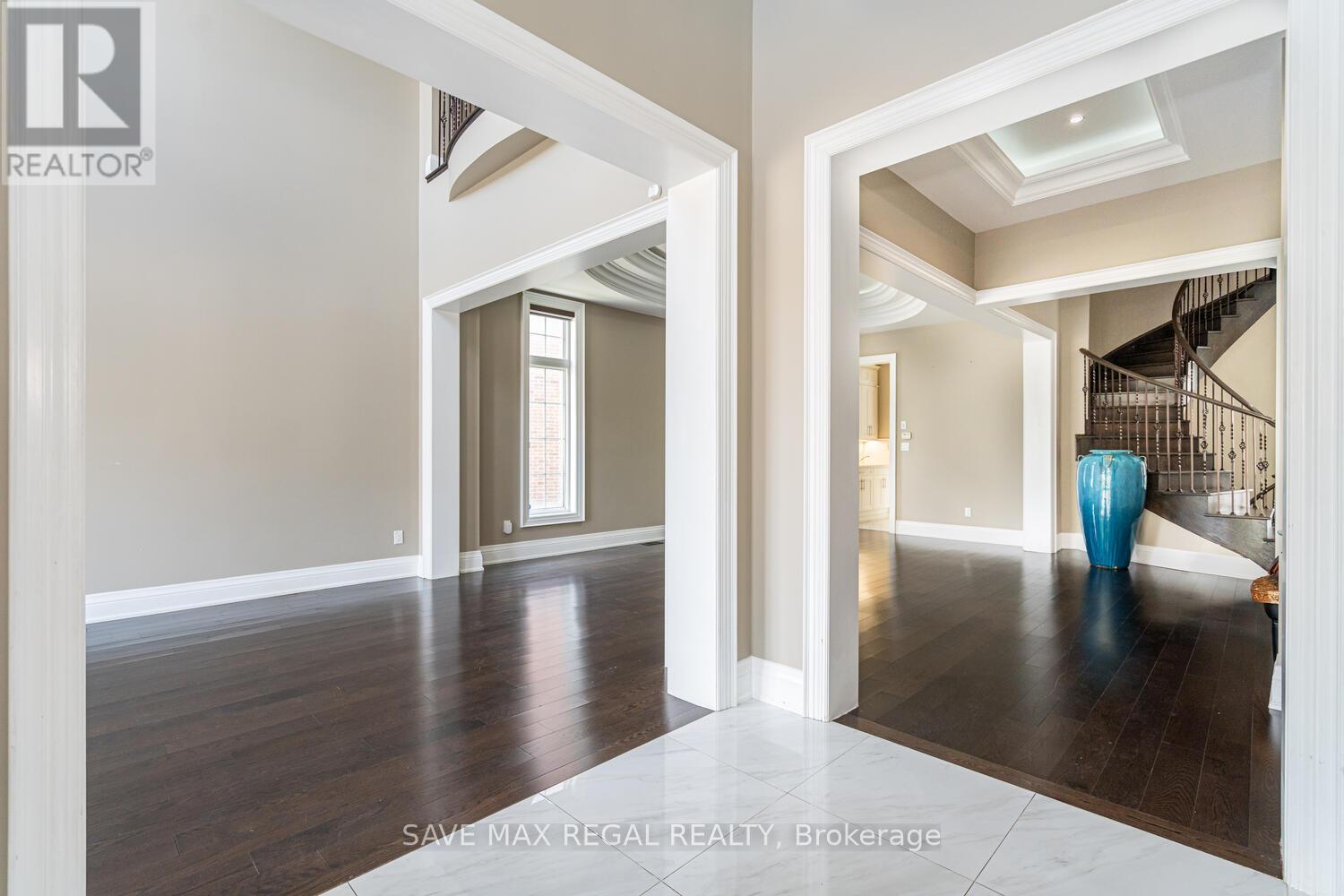Photo 5 of 376 Torrey Pines Road, Vaughan ON