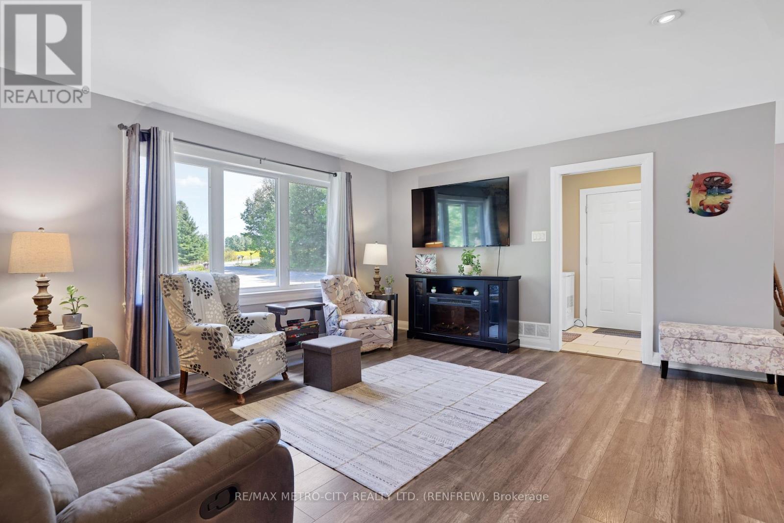 Photo 5 of 2457 Burnstown Road, Mcnab Braeside ON