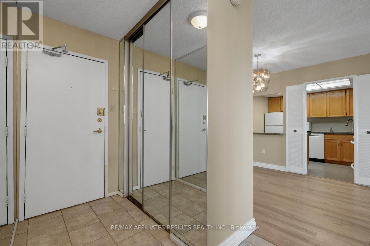 Photo 9 of 1103 500 Laurier Avenue W, Ottawa ON