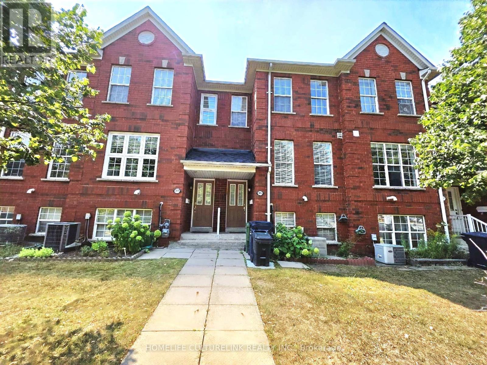 Photo 1 of 813 Sandhurst Circle, Toronto ON