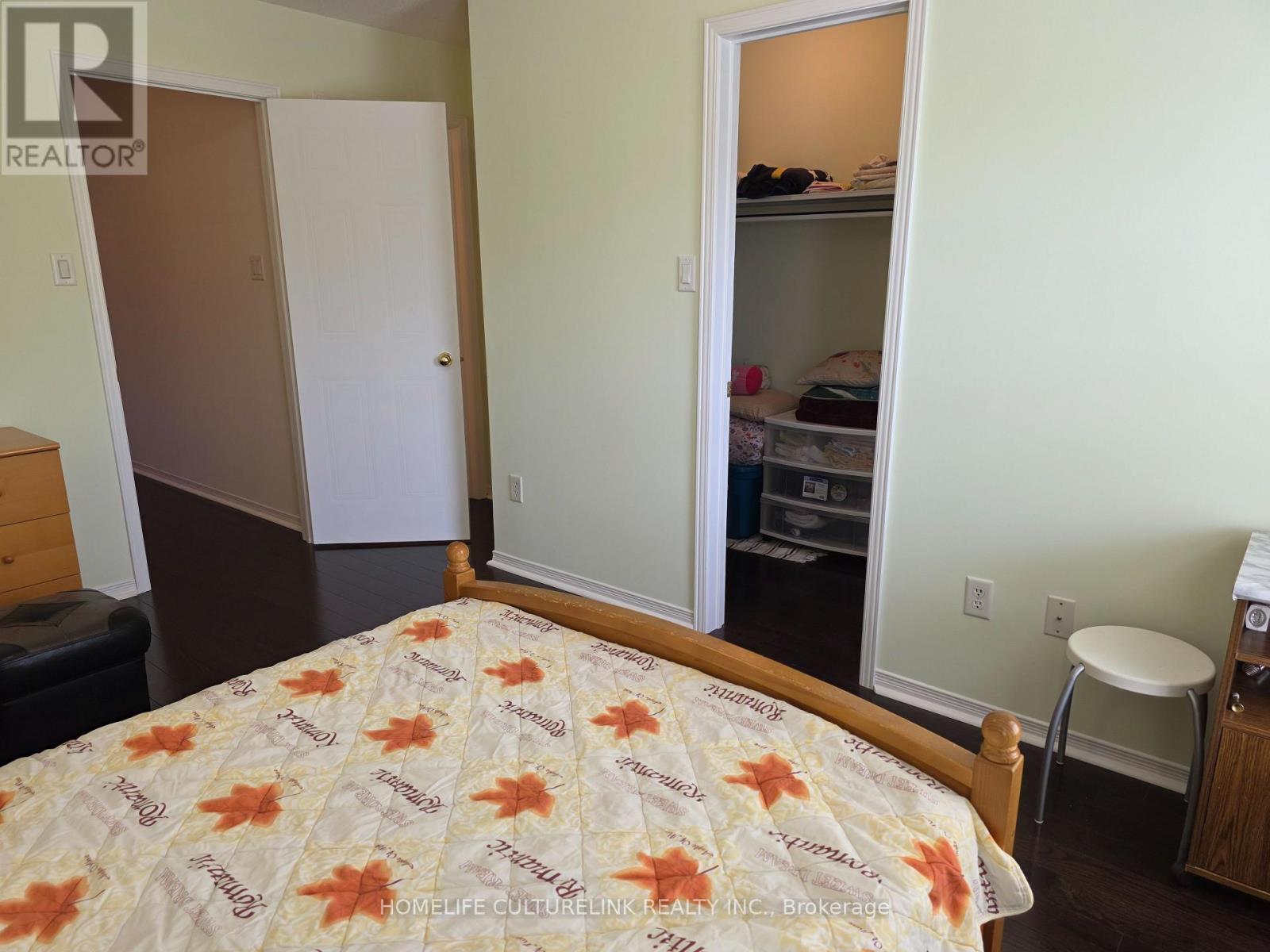 Photo 12 of 813 Sandhurst Circle, Toronto ON