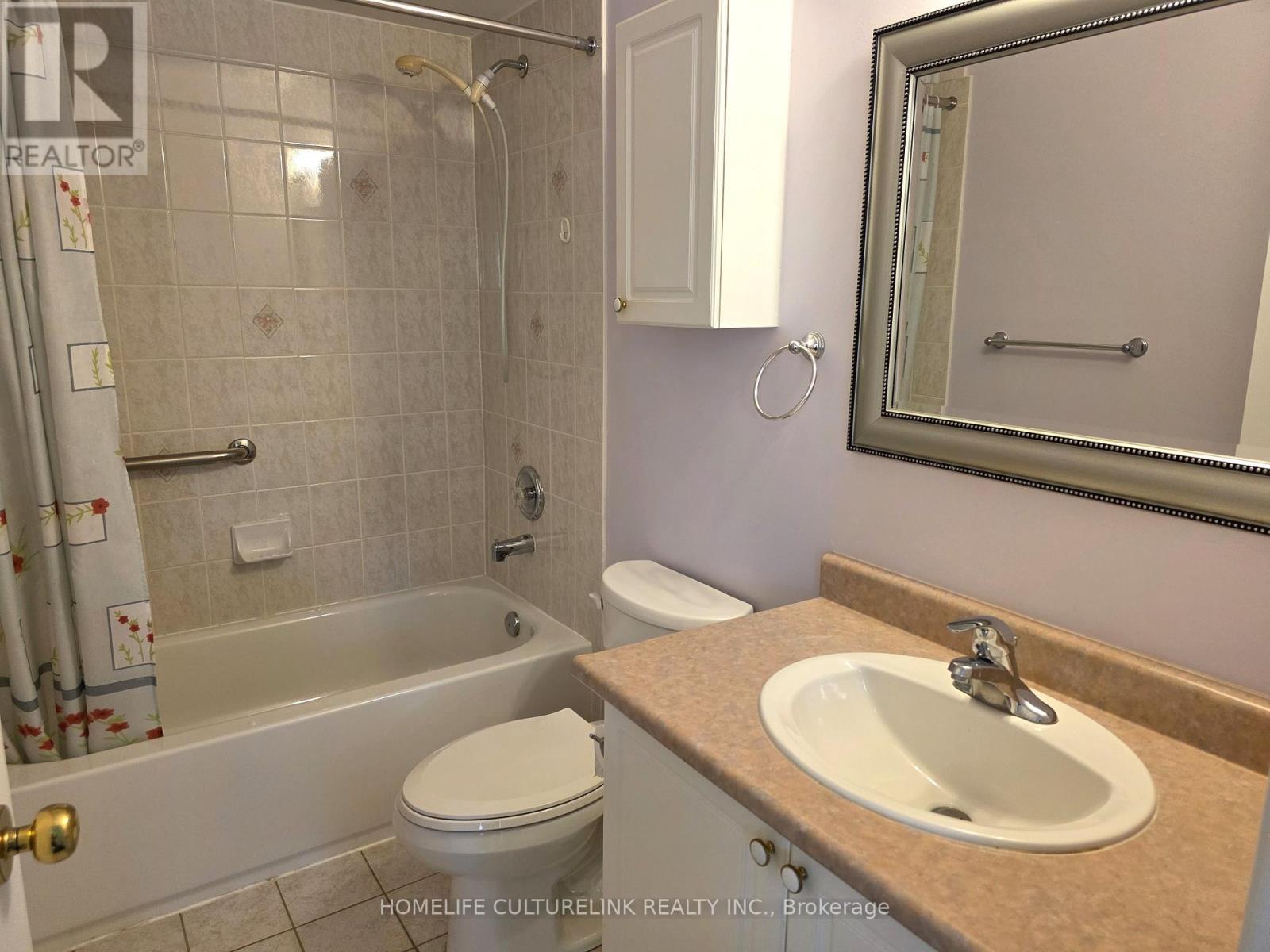 Photo 13 of 813 Sandhurst Circle, Toronto ON