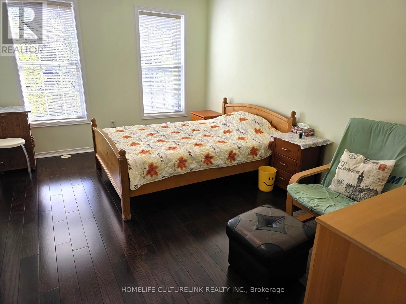 Photo 11 of 813 Sandhurst Circle, Toronto ON