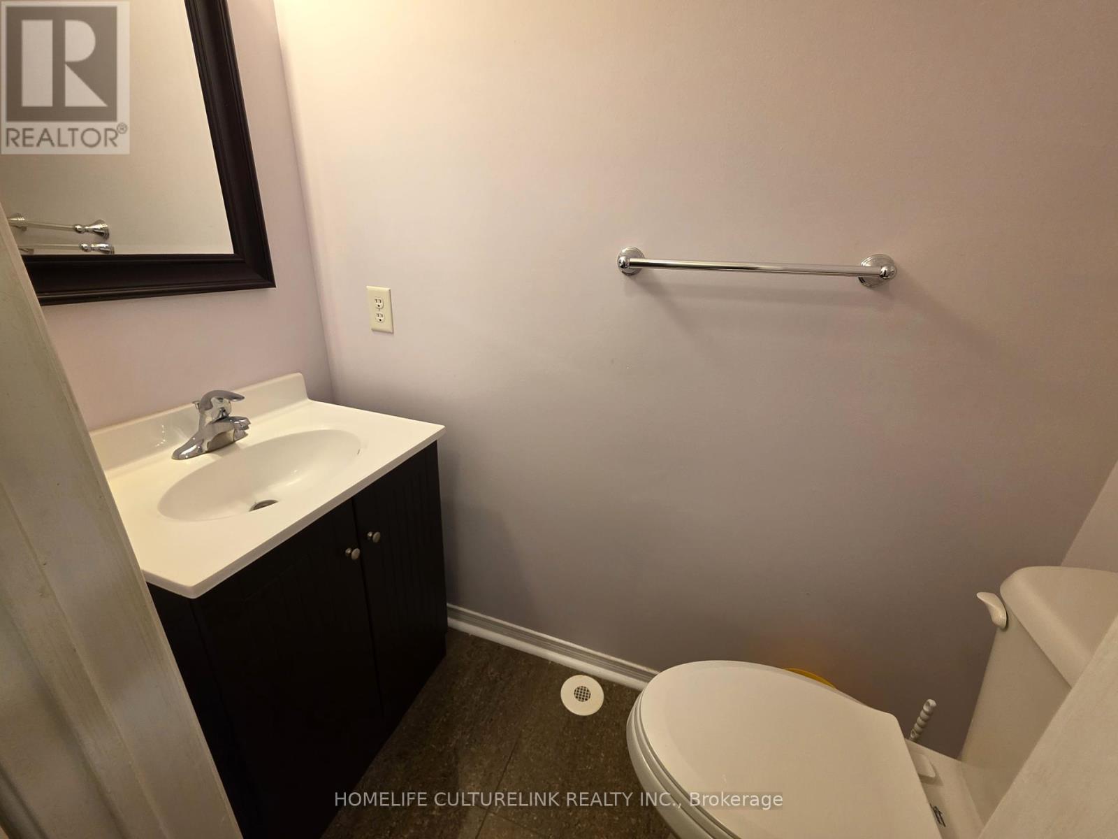 Photo 10 of 813 Sandhurst Circle, Toronto ON