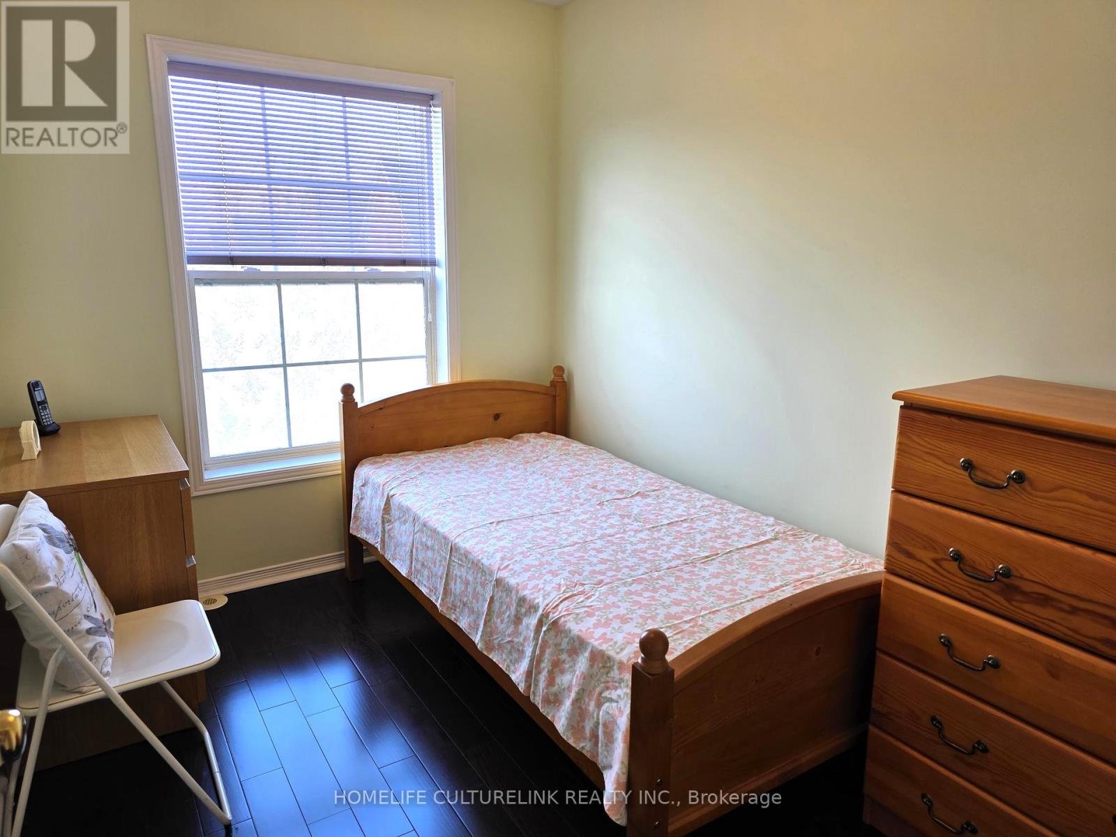 Photo 17 of 813 Sandhurst Circle, Toronto ON