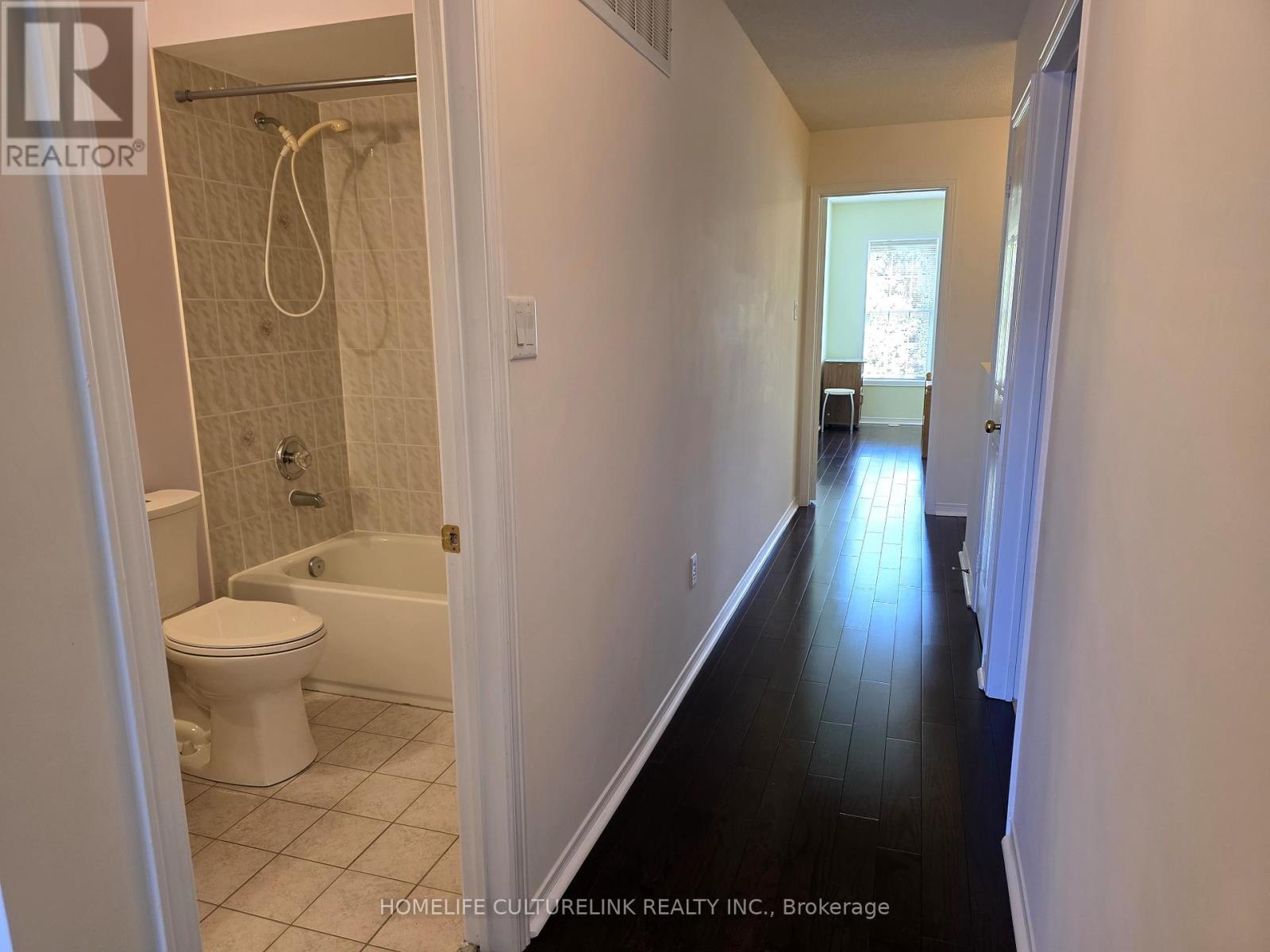 Photo 20 of 813 Sandhurst Circle, Toronto ON