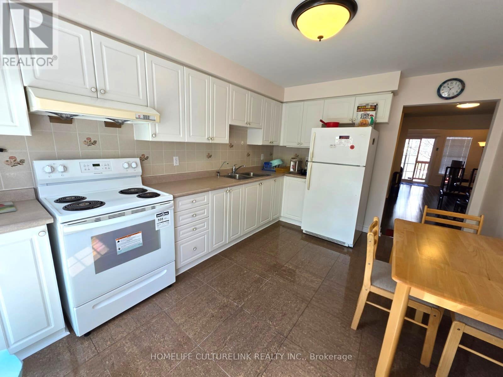 Photo 5 of 813 Sandhurst Circle, Toronto ON