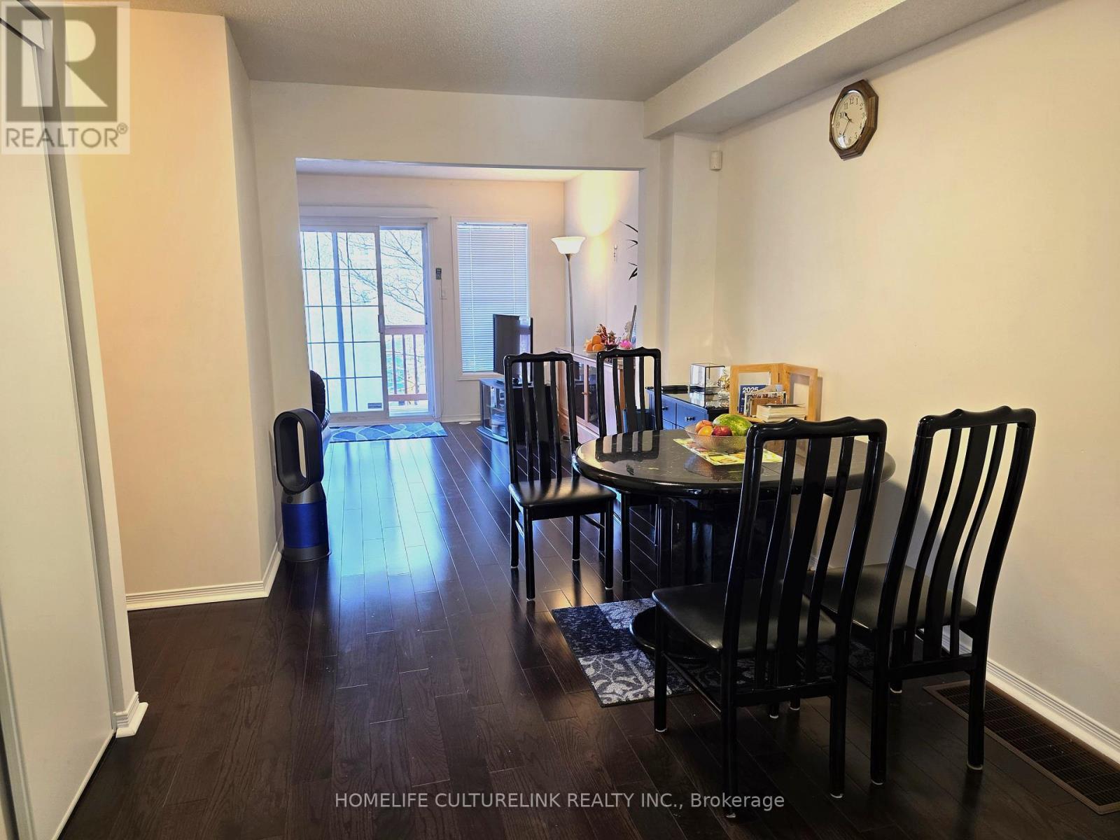 Photo 6 of 813 Sandhurst Circle, Toronto ON