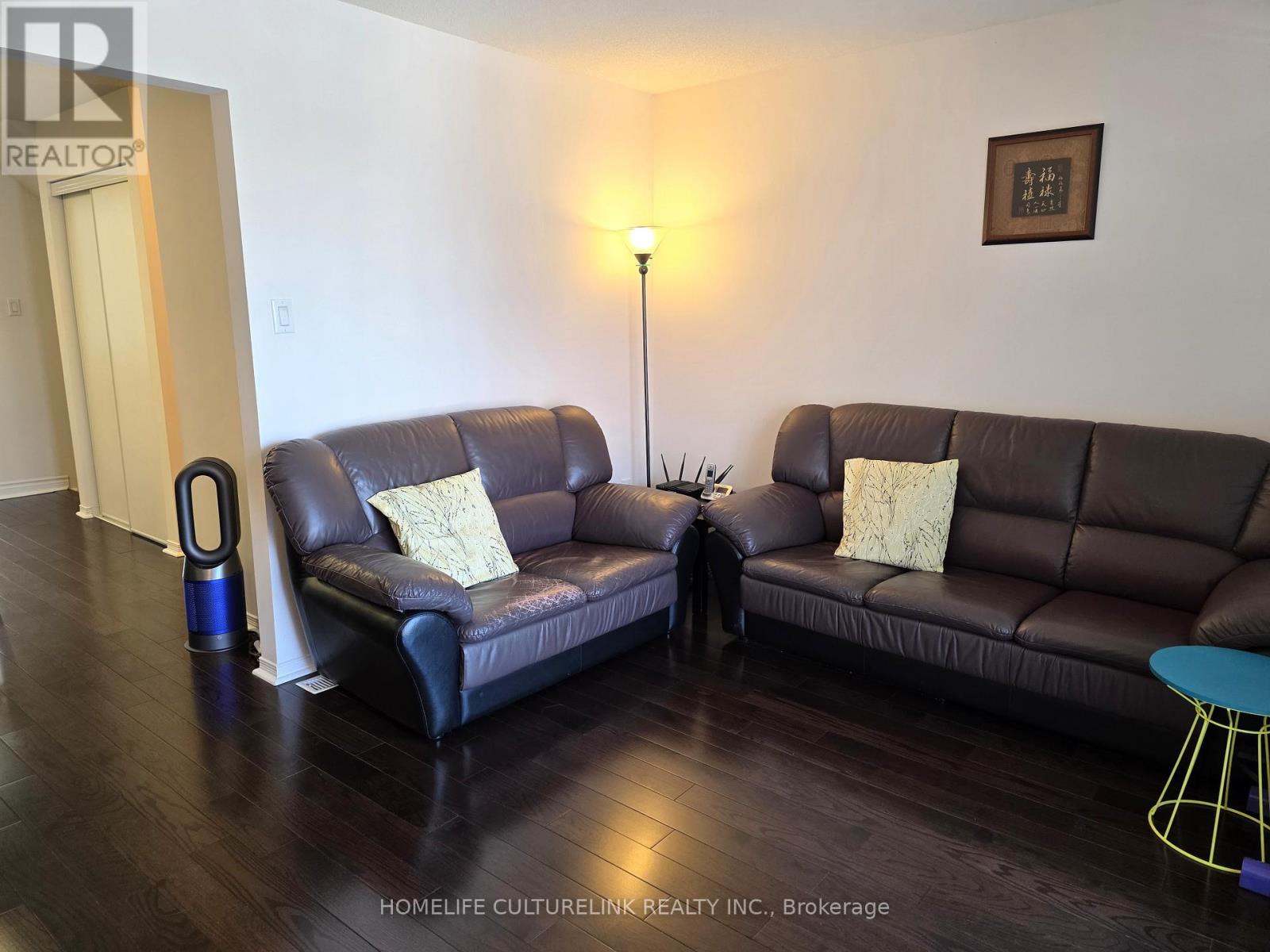Photo 8 of 813 Sandhurst Circle, Toronto ON