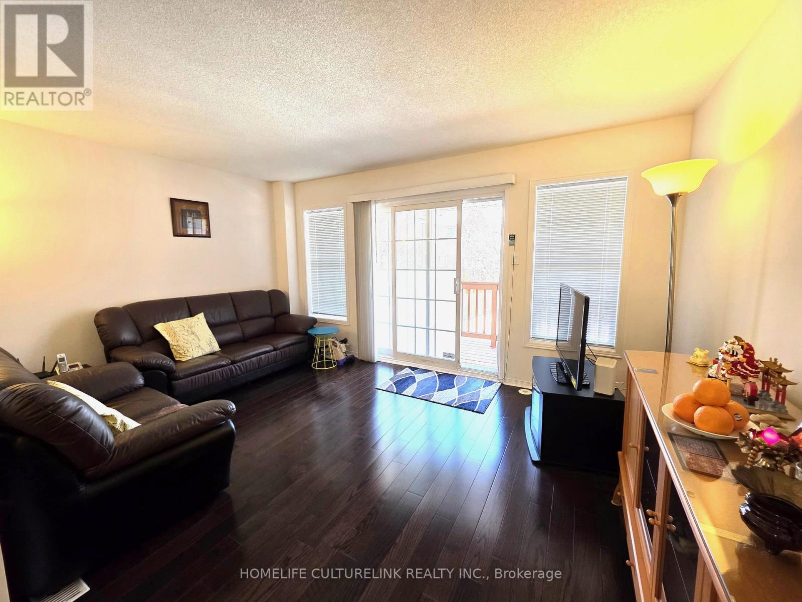 Photo 7 of 813 Sandhurst Circle, Toronto ON