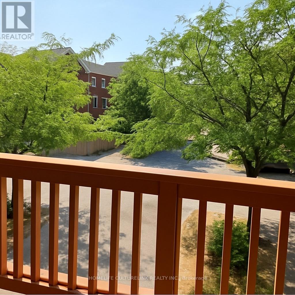 Photo 9 of 813 Sandhurst Circle, Toronto ON