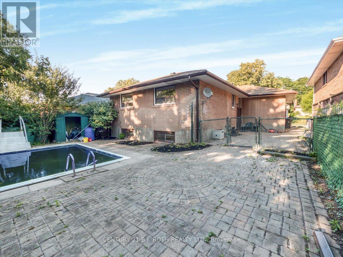 Photo 32 of 10 Bloorlea Crescent, Toronto ON