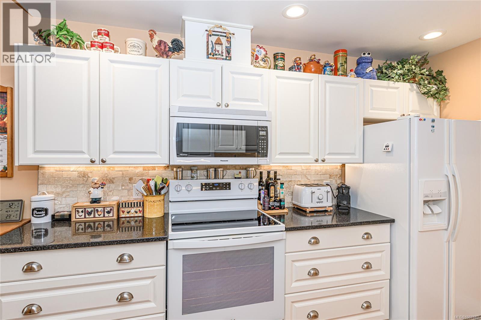 Photo 15 of 8 520 Marsett Pl, Saanich BC