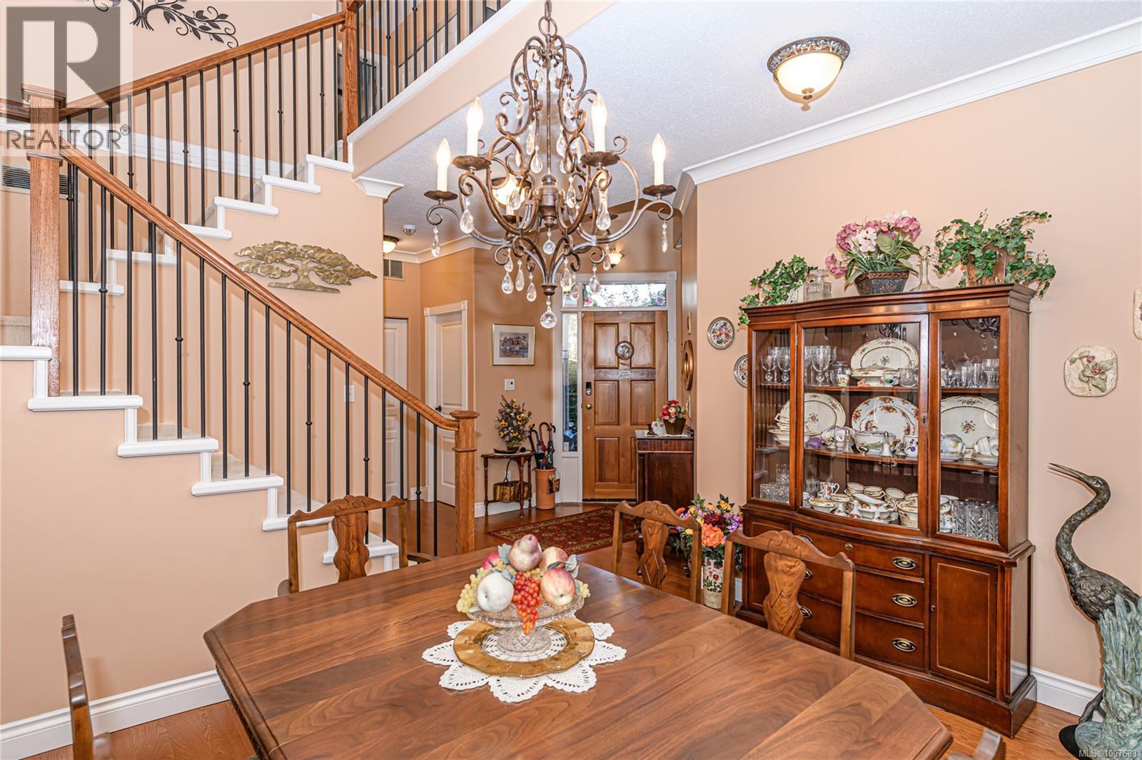 Photo 10 of 8 520 Marsett Pl, Saanich BC