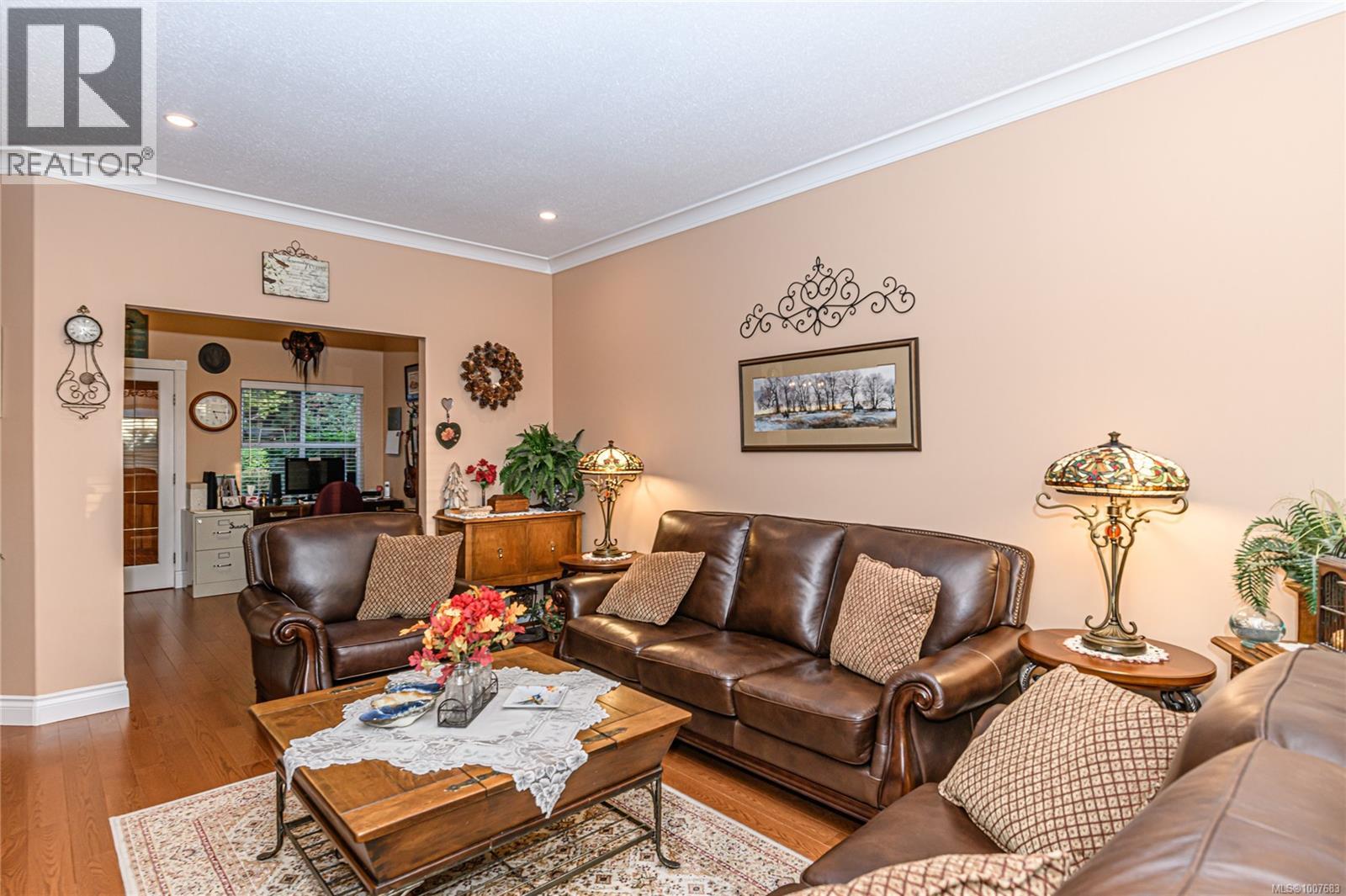Photo 8 of 8 520 Marsett Pl, Saanich BC