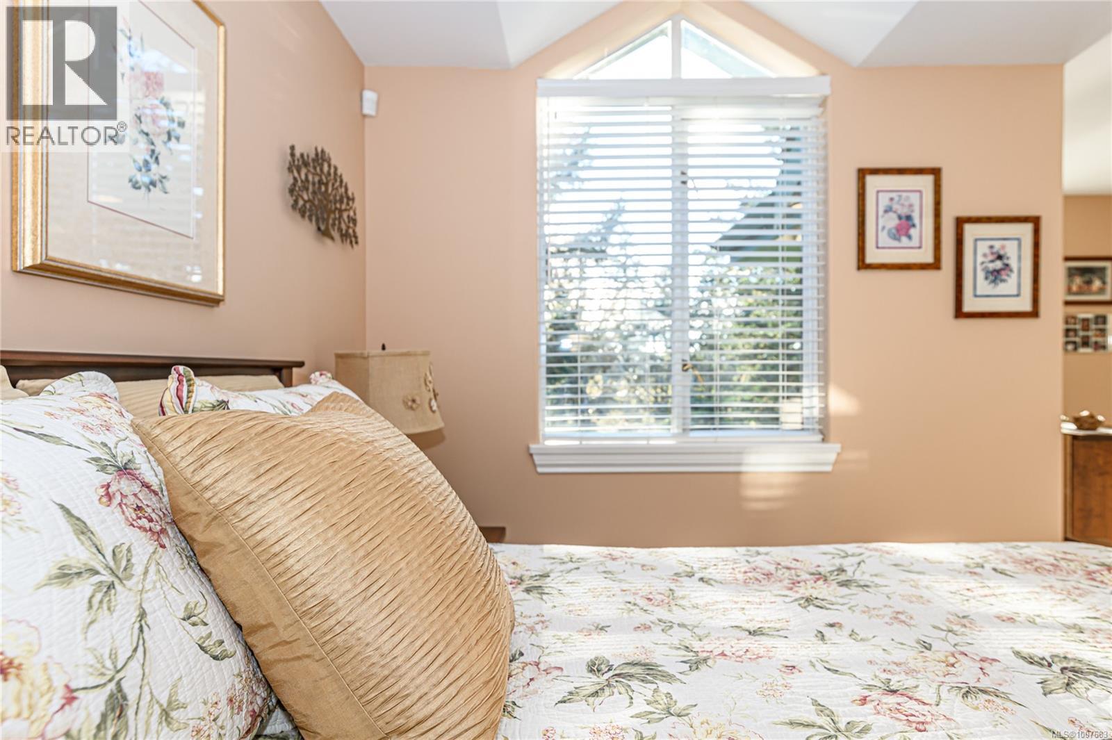 Photo 26 of 8 520 Marsett Pl, Saanich BC