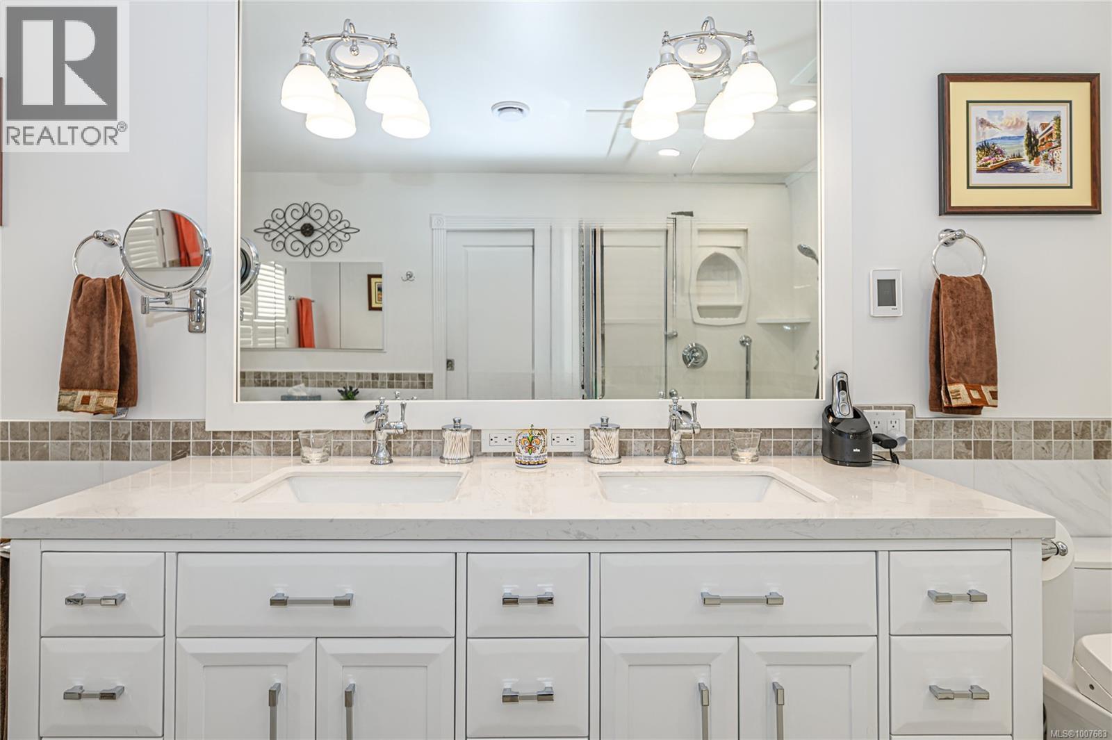 Photo 27 of 8 520 Marsett Pl, Saanich BC