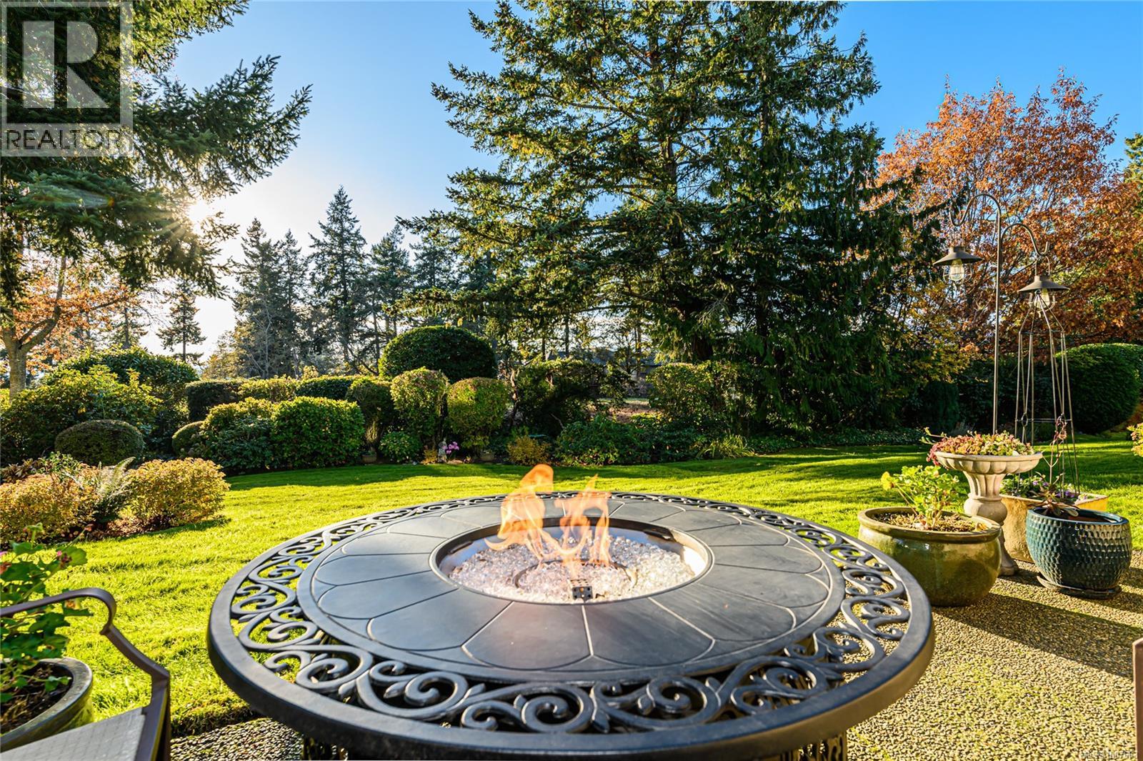 Photo 42 of 8 520 Marsett Pl, Saanich BC
