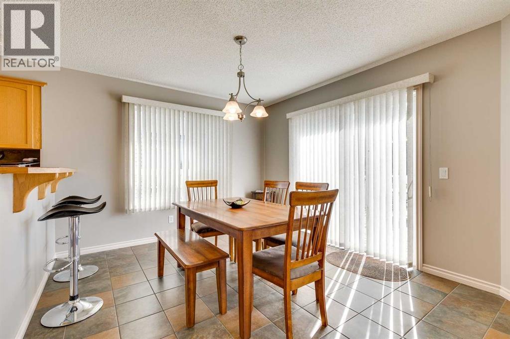 Photo 10 of 270 Westmount Crescent, Okotoks AB