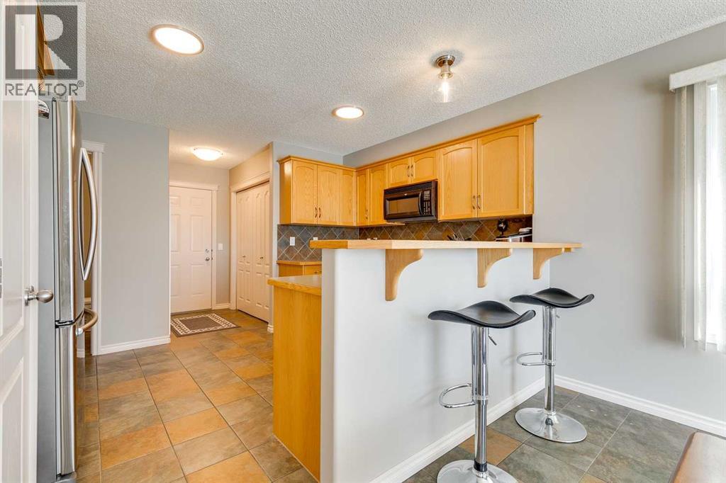 Photo 12 of 270 Westmount Crescent, Okotoks AB