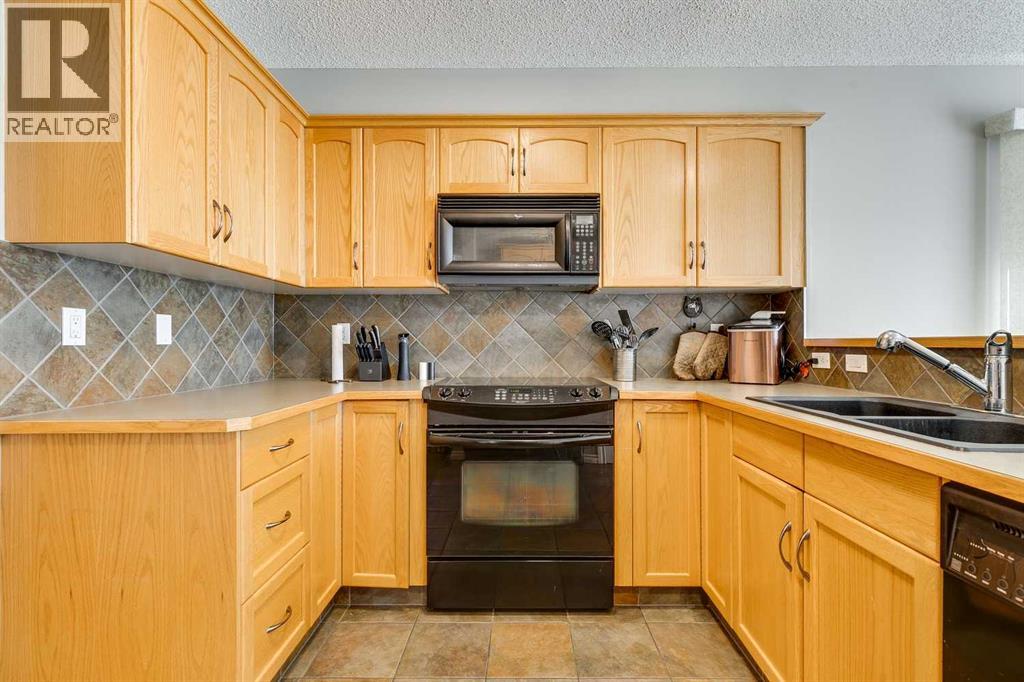 Photo 14 of 270 Westmount Crescent, Okotoks AB