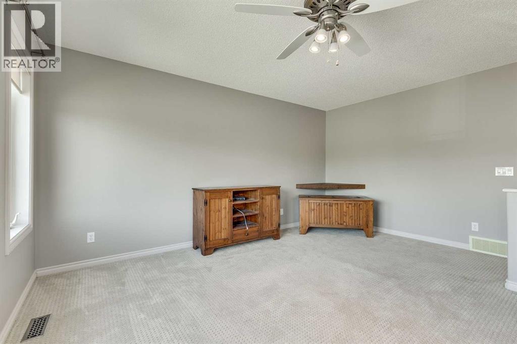 Photo 20 of 270 Westmount Crescent, Okotoks AB