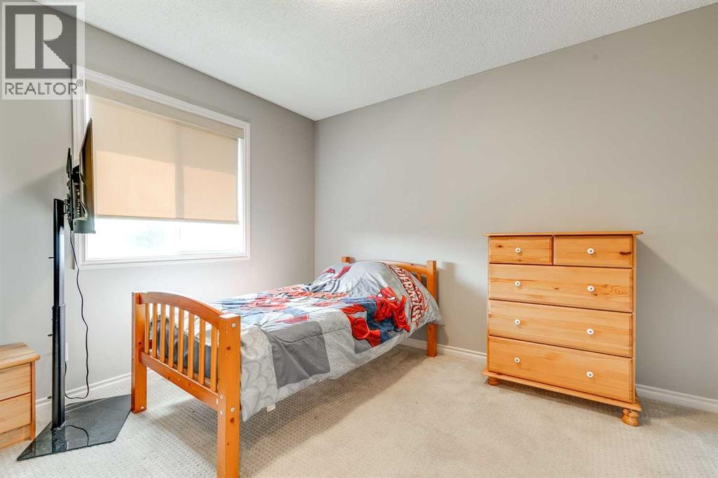 Photo 23 of 270 Westmount Crescent, Okotoks AB