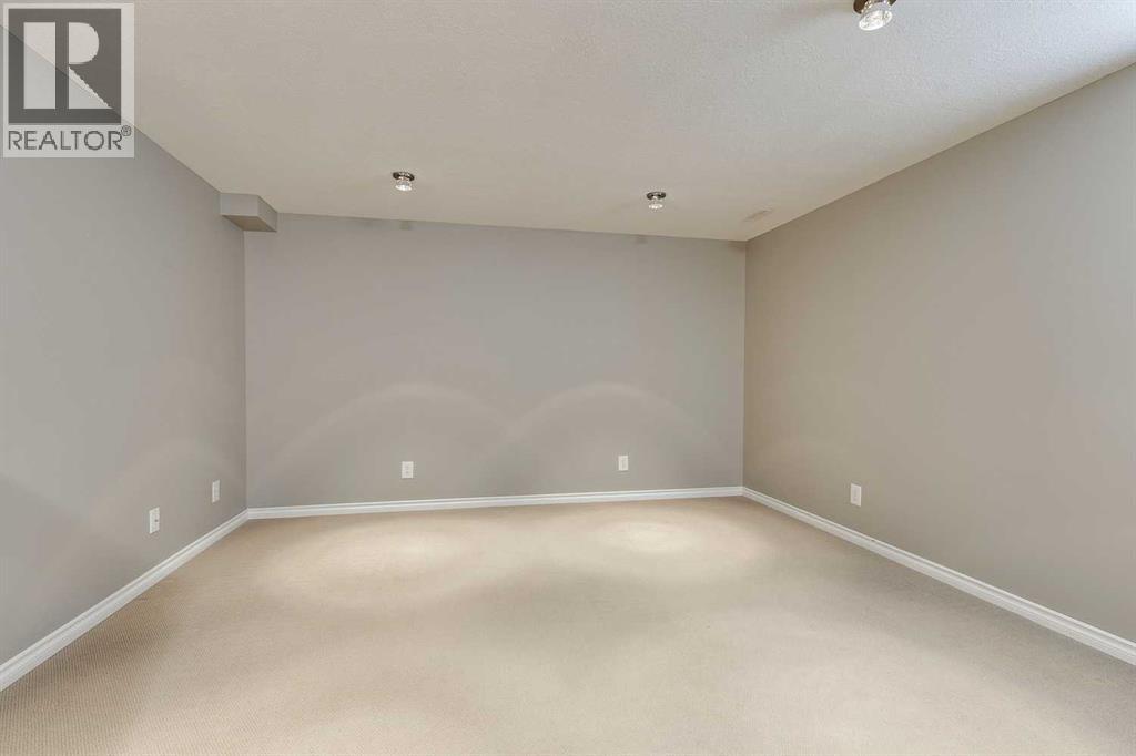 Photo 26 of 270 Westmount Crescent, Okotoks AB