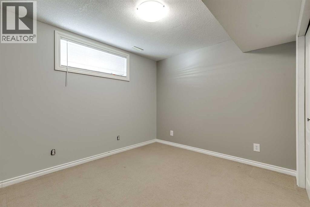 Photo 29 of 270 Westmount Crescent, Okotoks AB