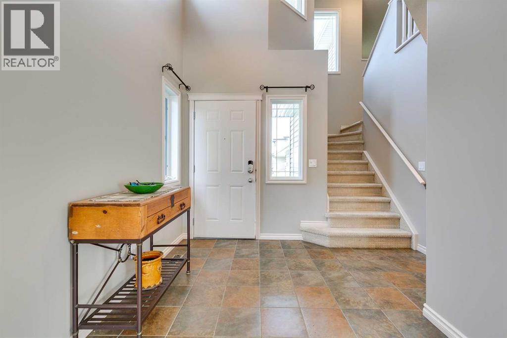 Photo 6 of 270 Westmount Crescent, Okotoks AB