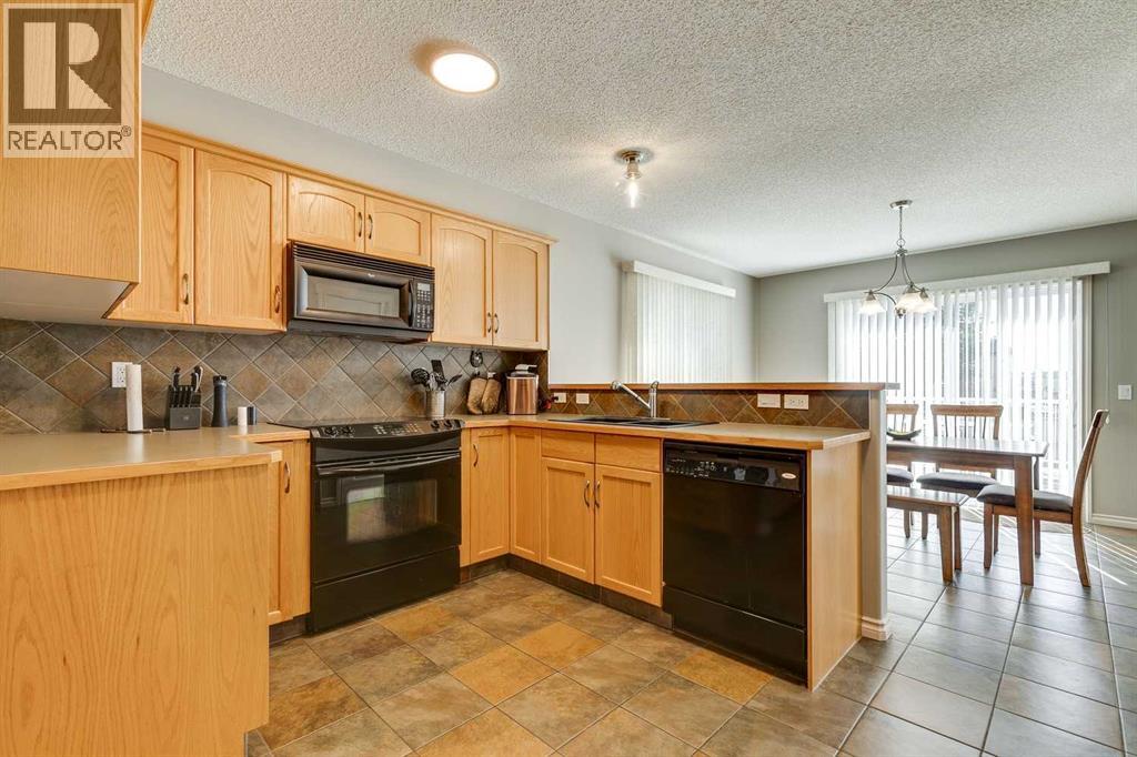 Photo 13 of 270 Westmount Crescent, Okotoks AB
