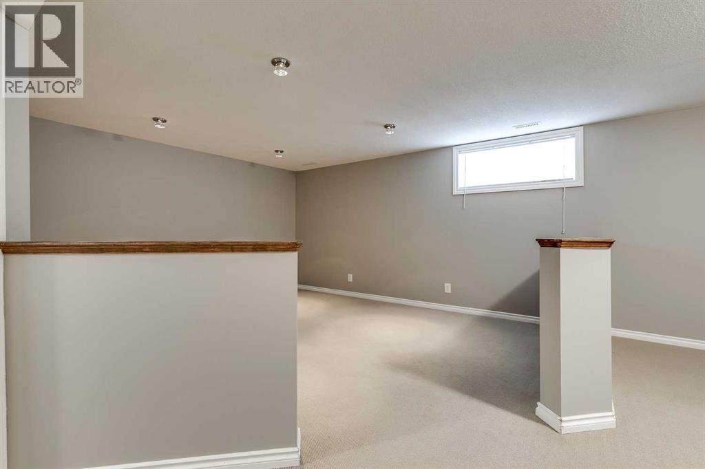 Photo 27 of 270 Westmount Crescent, Okotoks AB