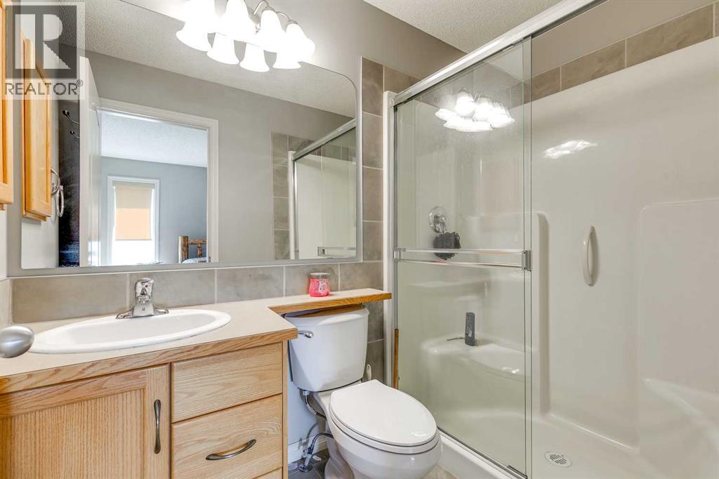 Photo 22 of 270 Westmount Crescent, Okotoks AB