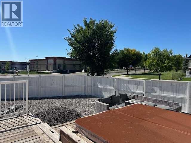 Photo 3 of 270 Westmount Crescent, Okotoks AB