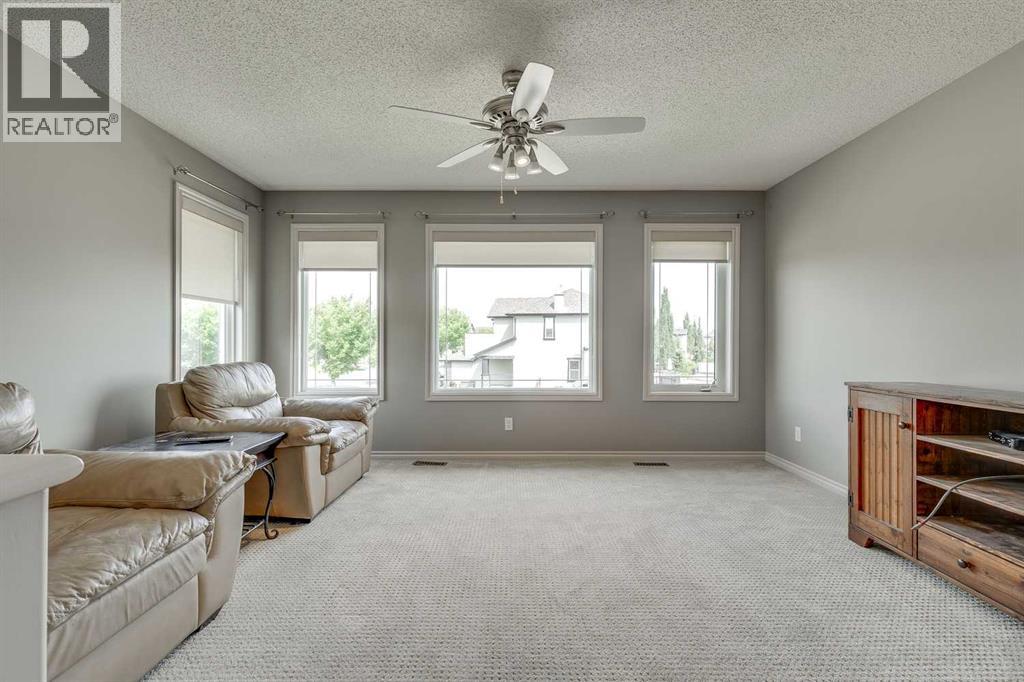 Photo 18 of 270 Westmount Crescent, Okotoks AB