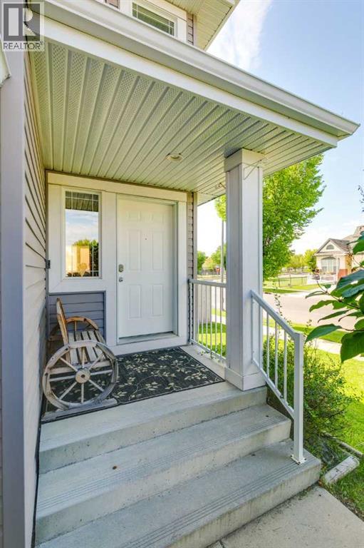 Photo 5 of 270 Westmount Crescent, Okotoks AB