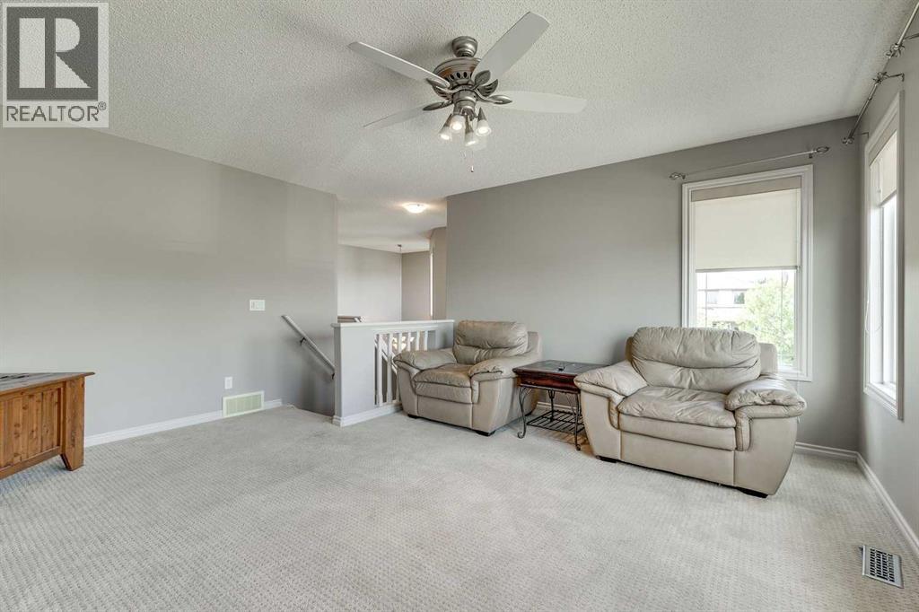 Photo 19 of 270 Westmount Crescent, Okotoks AB