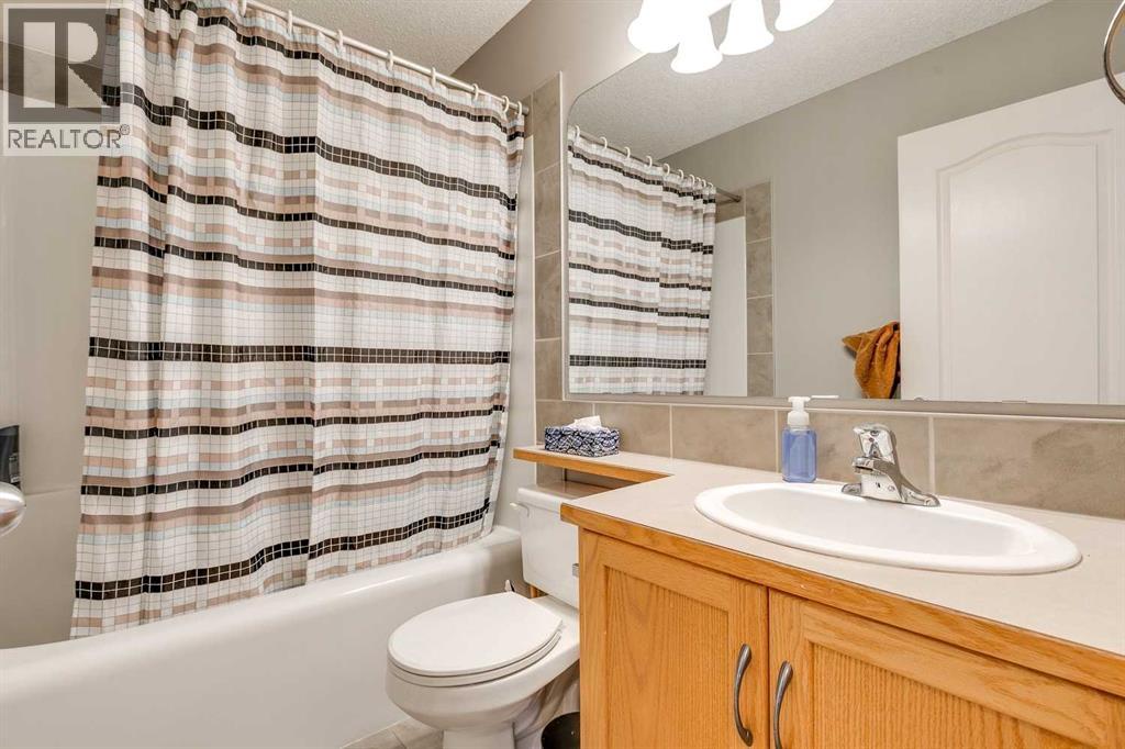 Photo 25 of 270 Westmount Crescent, Okotoks AB