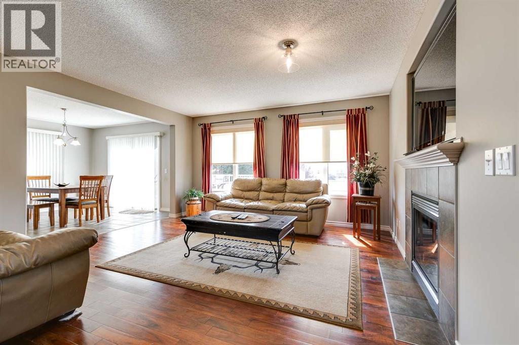 Photo 9 of 270 Westmount Crescent, Okotoks AB