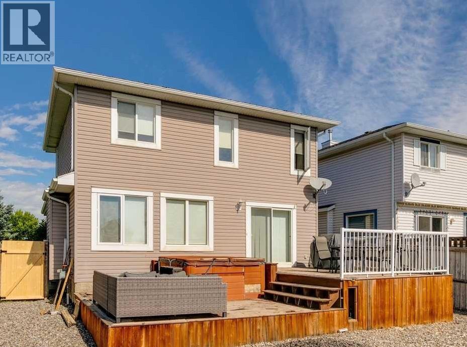 Photo 2 of 270 Westmount Crescent, Okotoks AB
