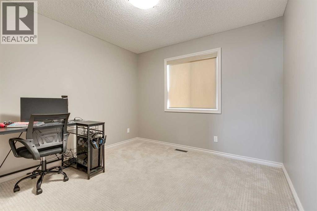 Photo 24 of 270 Westmount Crescent, Okotoks AB