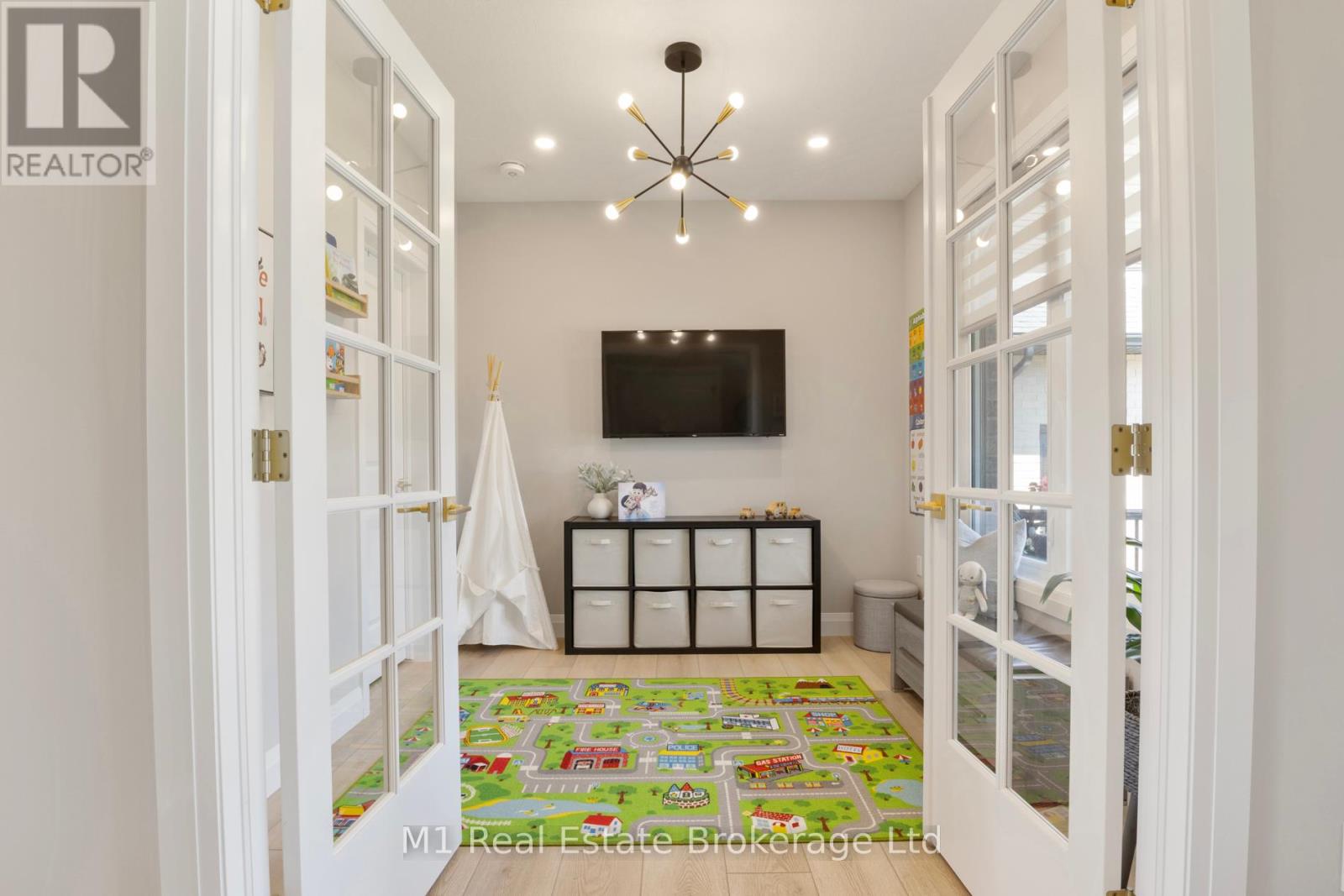 Photo 17 of 90 Rea Drive, Centre Wellington ON