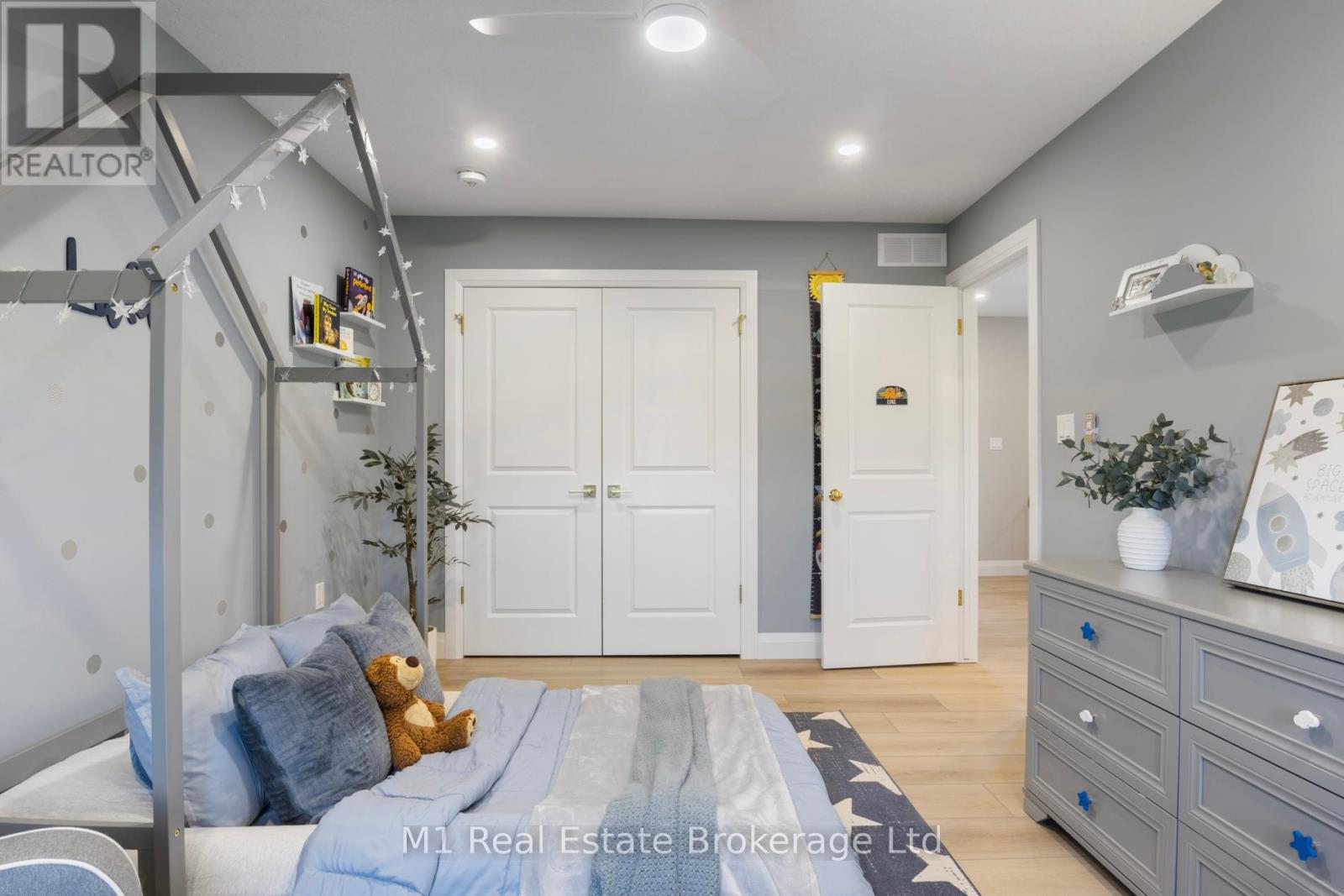 Photo 24 of 90 Rea Drive, Centre Wellington ON