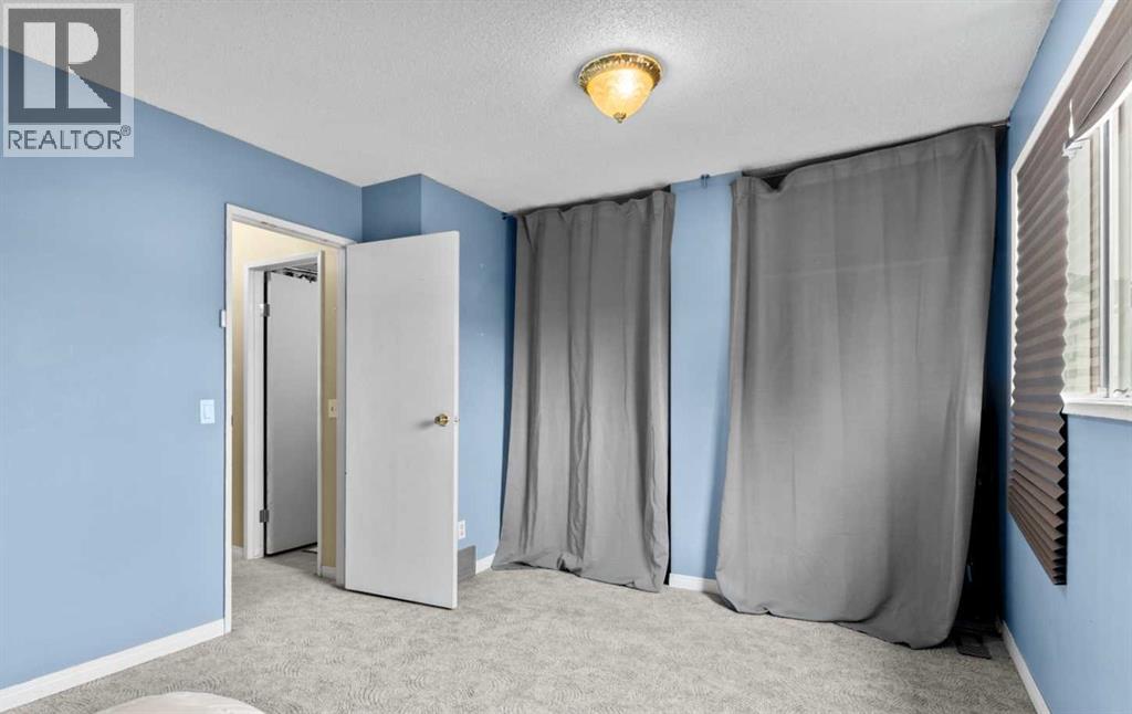 Single Family House for Sale in   Pennsylvania Road SE Penbrooke Meadows Calgary 