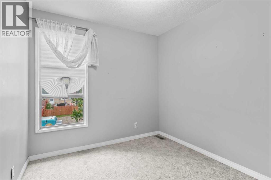 Single Family House for Sale in   Pennsylvania Road SE Penbrooke Meadows Calgary 