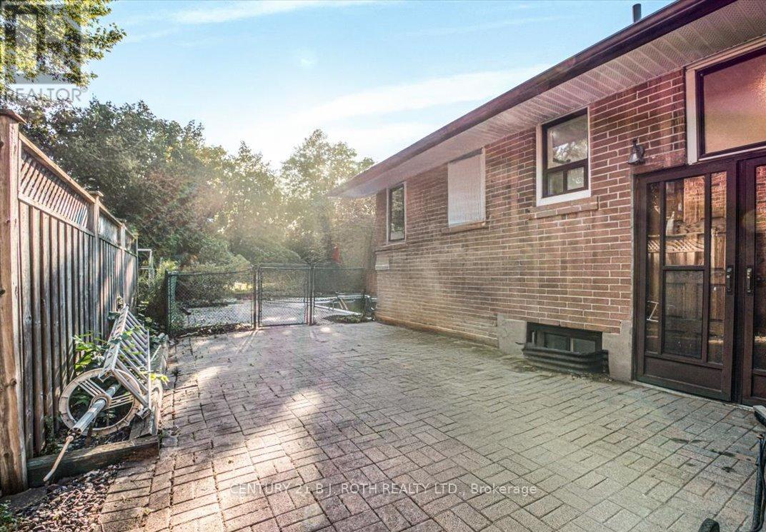 Photo 19 of 10 Bloorlea Crescent, Toronto ON